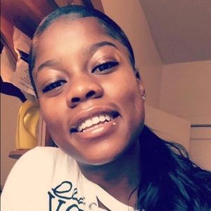 Meet your Posher, Mona